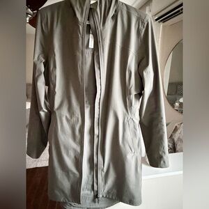 Lululemon Athletica rain rebel jacket